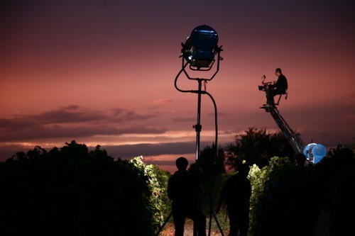 深圳宣传片拍摄：5万到80万，是“交作业”还是“造传奇”？领视传媒深度拆解预算潜规则