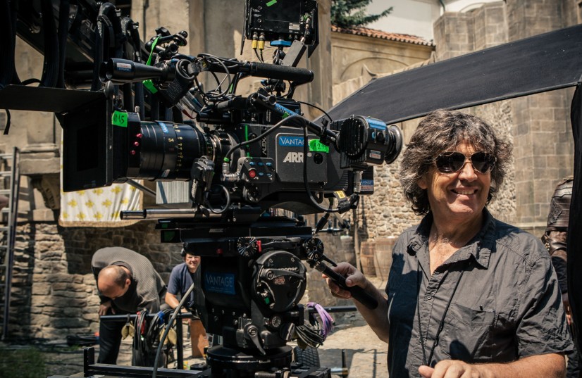 领导面对镜头紧张怎么办？深圳市领视传媒：高端人物访谈宣传片拍摄的独家技巧